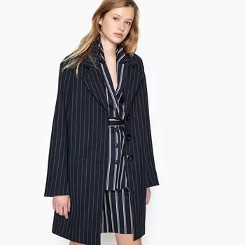 Плащ в полоску овальной формы