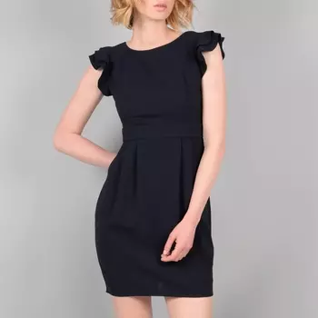 Платье-футляр с короткими рукавами и двумя воланами