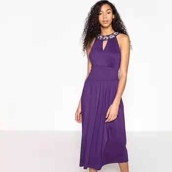 Платье из трикотажа, вырез с украшениями