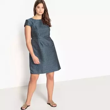 Платье короткое расклешенное с графическим рисунком