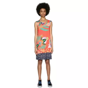 Платье прямое без рукавов