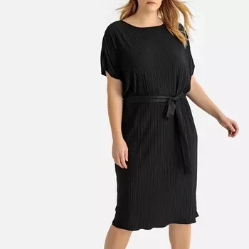 Платье прямое из джерси с плиссировкой и короткими рукавами