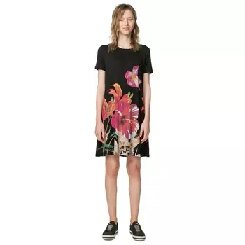 Платье прямое с короткими рукавами