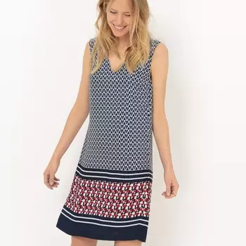 Платье прямое средней длины с рисунком и без рукавов