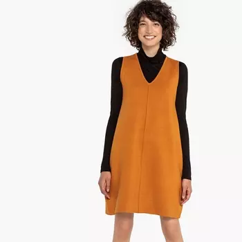 Платье-пуловер однотонное без рукавов с V-образным вырезом