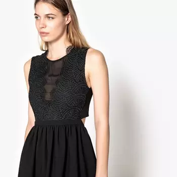 Платье расклешенное без рукавов и с кружевными вставками