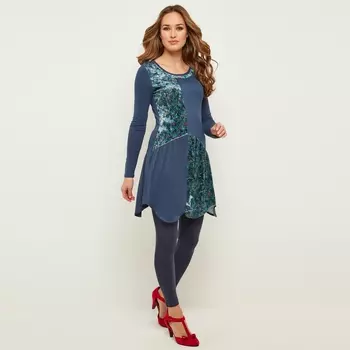 Платье расклешенное с длинными рукавами и круглым вырезом