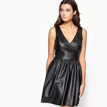 Платье, расширяющееся к низу, под кожу, декольте сзади