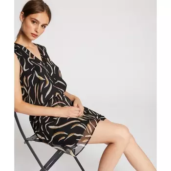 Платье с графическим принтом и V-образным вырезом