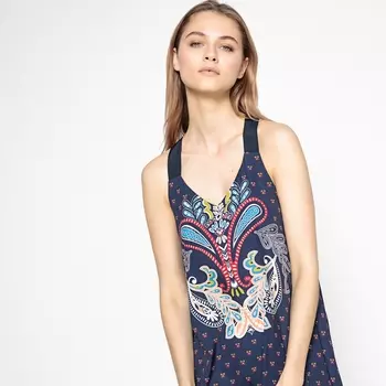 Платье с рисунком без рукавов