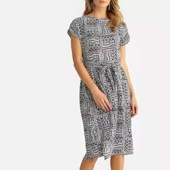 Платье струящееся с вырезом-лодочкой, короткими рукавами и рисунком