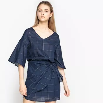 Платье в клетку с поясом и воланами на рукавах
