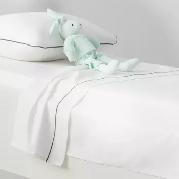 Простыня детская гладкая однотонная из хлопка