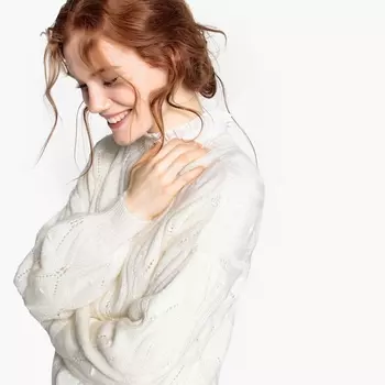 Пуловер с круглым вырезом из тонкого трикотажа