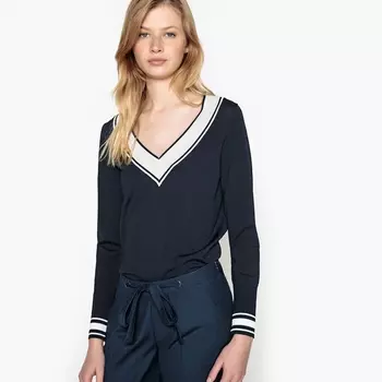 Пуловер с V-образным вырезом из тонкого трикотажа