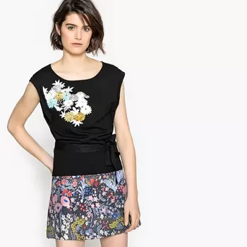 Пуловер с вырезом-лодочка и вышивкой на груди