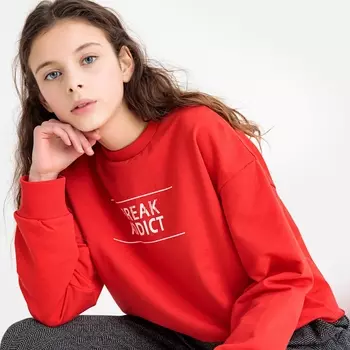 свитшот с надписью на груди 10-18 лет