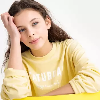 Свитшот с надписью спереди 10-18 лет