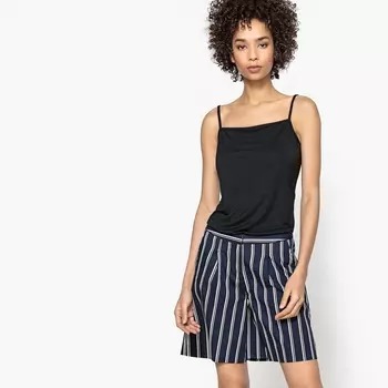 Топ из струящейся ткани на тонких регулируемых бретелях