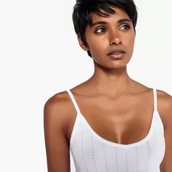 Топ на тонких бретелях из ажурного трикотажа