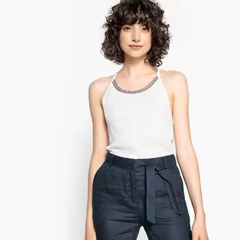 Топ на тонких бретелях, перекрещивающихся сзади