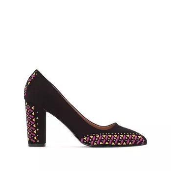 Туфли с вышитым рисунком