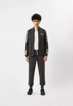 Костюм спортивный EA7