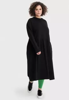 Платье Lessismore