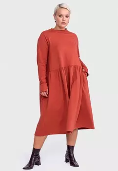 Платье Lessismore