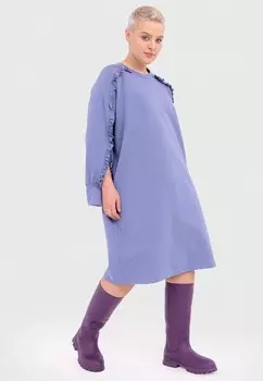 Платье Lessismore