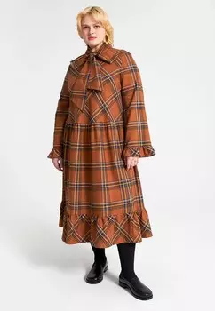 Платье Lessismore