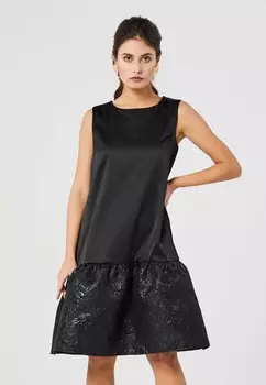 Платье Oddwood