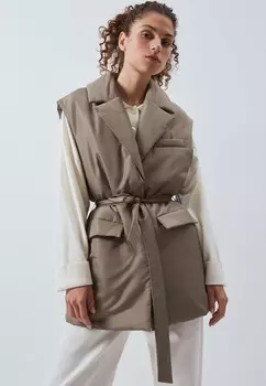 Жилет утепленный Zarina