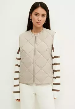 Жилет утепленный Zarina