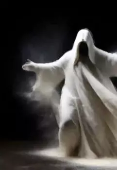 Бабуля, призрак и медсестра.