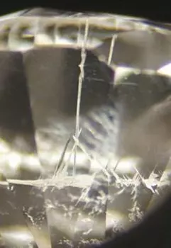 Бриллиант с трещиной