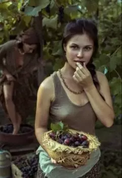 Девушка, комсомолка, спортсменка