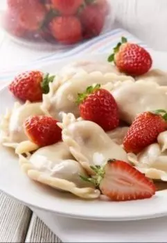 Клубничный вареник.