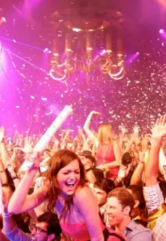 На - вечеринке.