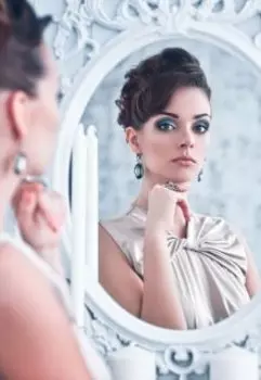 Не нужно спрашивать совета мужчины, какое платье надеть