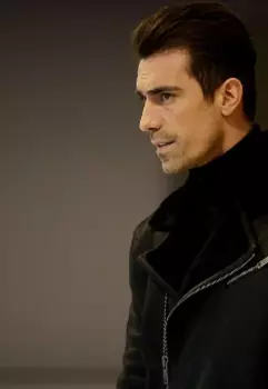 Незнакомец рядом