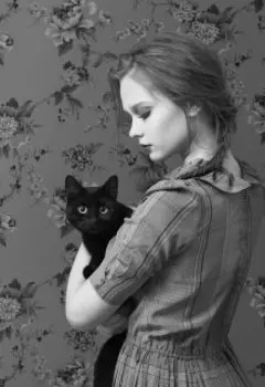 Она и её кот. Любимец семьи