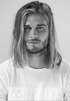 "Она Никогда Еще Не Видела Настолько Красивого Мужчину"