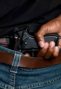 Пистолет и задница