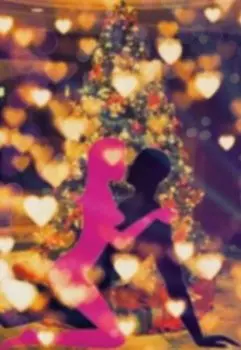 Под светом гирлянд