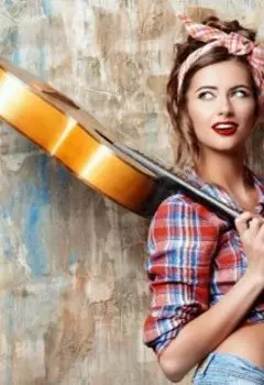 Повариха с гитарой!