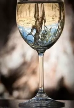 Разлейте время по бокалам