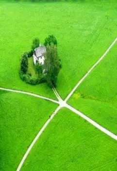 Справочная на перекрестке Миров.