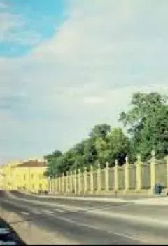 У входа в Летний сад