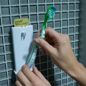 Держатель для зубной щетки с напоминанием о лекарствах